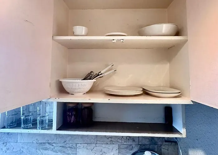 Apartment 10 Mins To Ali Mall With Parking And Netflix Cook